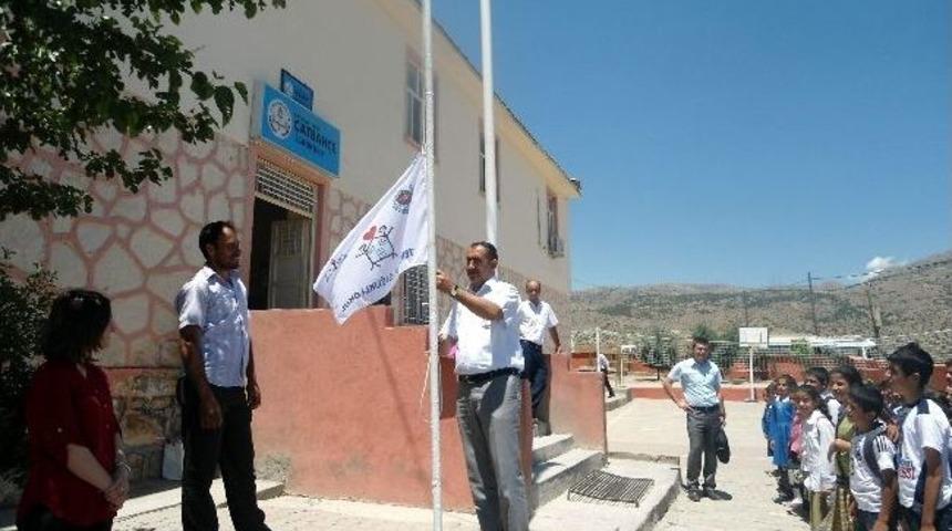 Sincik&rsquo;te İlk Kez Bir K&ouml;y Okulu Beyaz Bayrak Aldı
