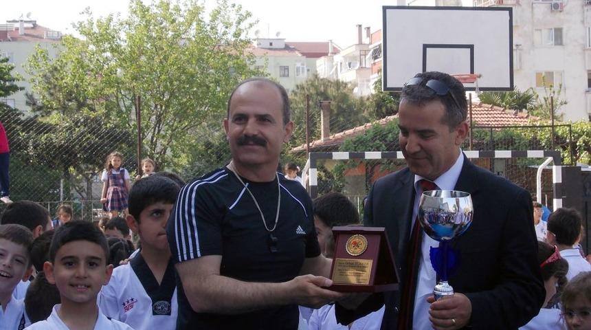 Minik Kickboks&ccedil;ular Kupayı Okullarına G&ouml;t&uuml;rd&uuml;