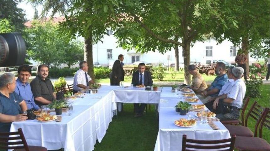 Bucak Kaymakamı Hacıbektaşoğlu, Basın Mensuplarıyla Vedalaştı