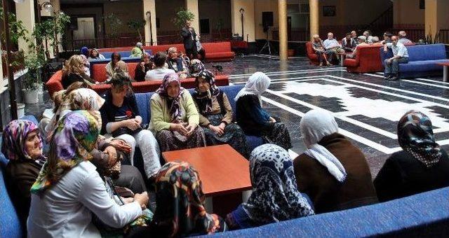Ak Kadınlar Yaşlıları Ziyaret Etti 1