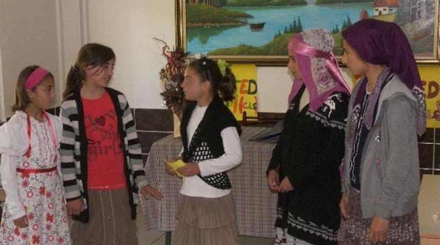 Narman'da İlk&ouml;ğretim &Ouml;ğrencilerinden Tiyatro