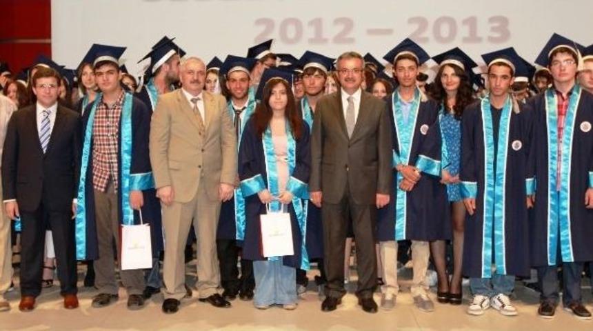 Gebze Anadolu Lisesi'nde Mezuniyet Sevinci