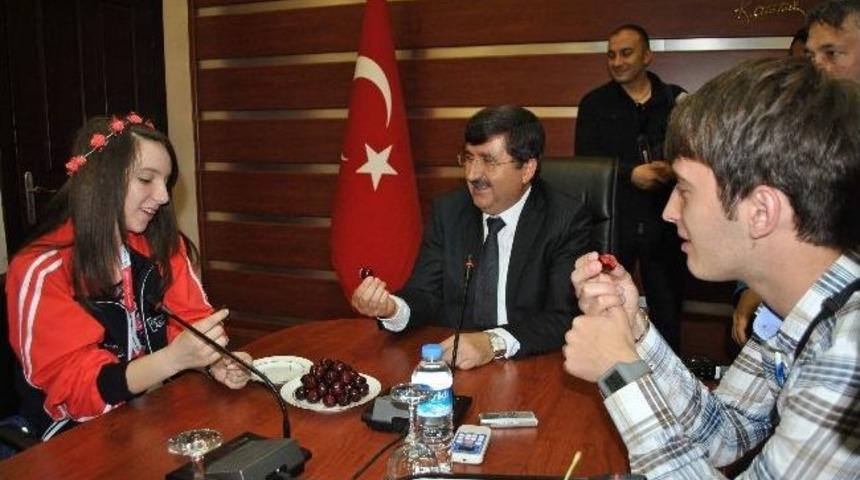 T&uuml;rk&ccedil;e Sevdalılarına Amasya Kirazı İkramı