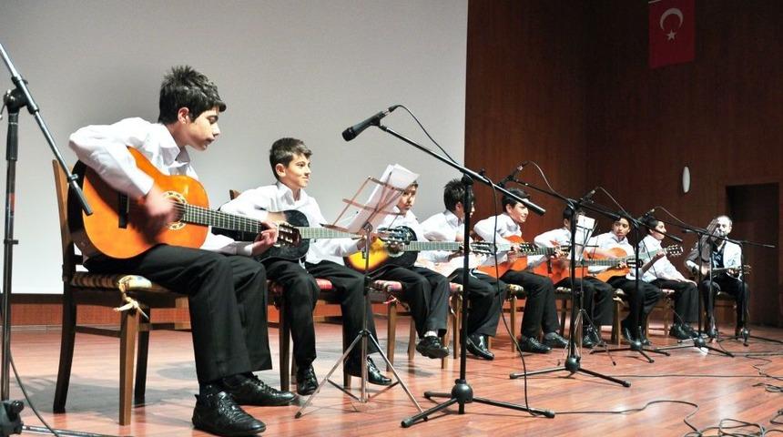 Sokaktan Kurtarılan &Ccedil;ocuklar G&ouml;steri Sergiledi