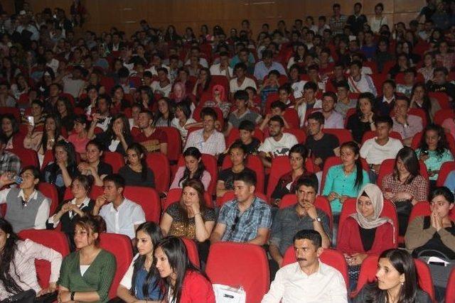 Hakkari’de Stand-up Gösterisi