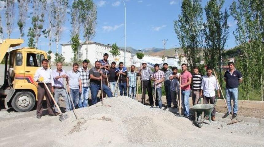 Ge&ccedil;ici İş&ccedil;iler M&uuml;jdeli Haber Bekliyor