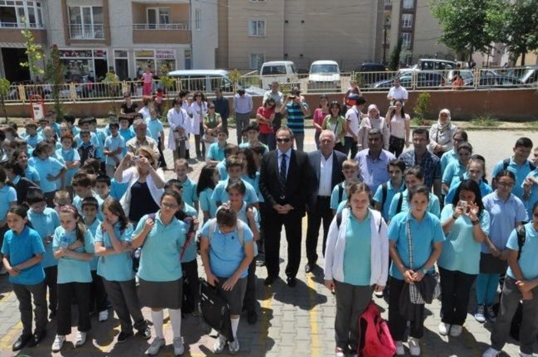 Atık Yağ Toplayan &Ouml;ğrenciler &Ouml;d&uuml;llendirildi