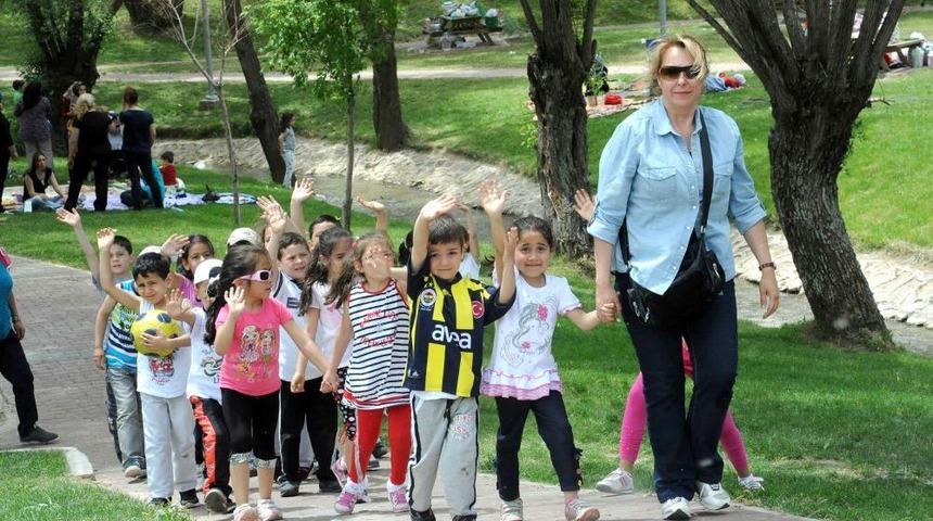 Yakacık, Yenimahalle’deki Okulların Piknik Alanı Oldu