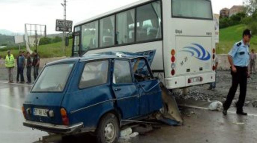 Sinop'ta Trafik Kazasi: 2 &Ouml;l&uuml;, 16 Yaralı
