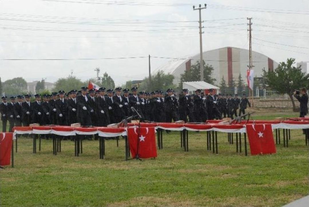 Afyonkarahisar Polis Meslek Y&uuml;ksekokulu&rsquo;nda 9. D&ouml;nem Mezuniyet Coşkusu