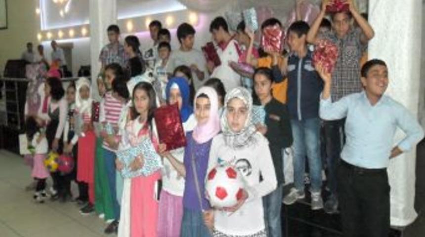 EHİDER Okuma Salonları 'Efendimiz' &Ouml;d&uuml;llerini Dağıttı