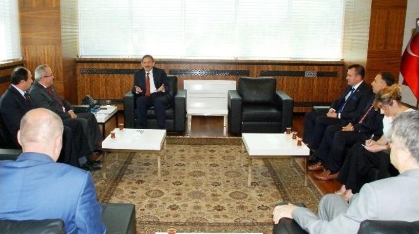 B&uuml;y&uuml;kşehir Belediye Başkanı Mehmet &Ouml;zhaseki: