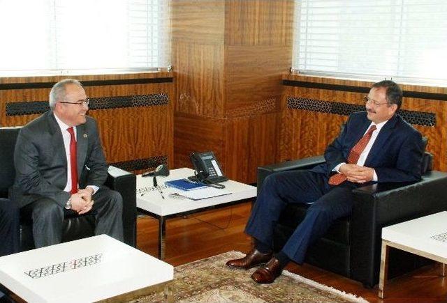 B&uuml;y&uuml;kşehir Belediye Başkanı Mehmet &Ouml;zhaseki: 1