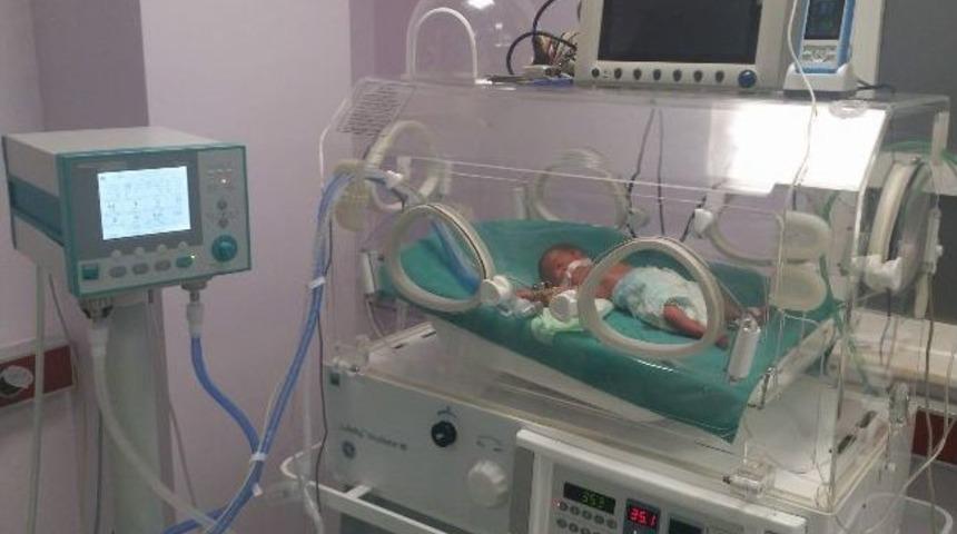 Akciğeri Gelişmeyen Bebek Hava Ambulansı İle Başka Bir Hastaneye Sevk Edildi