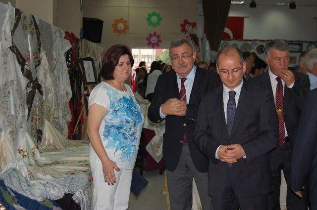 &Ccedil;aycuma&rsquo;da Giyim, El Nakışı Ve Tel Kırma Sergi A&ccedil;ılışına Yoğun İlgi 1