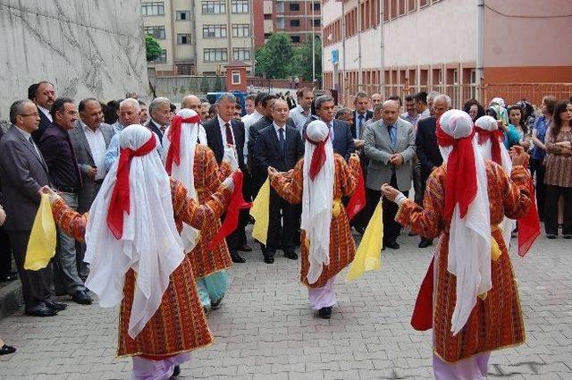 &Ccedil;aycuma&rsquo;da Giyim, El Nakışı Ve Tel Kırma Sergi A&ccedil;ılışına Yoğun İlgi 2