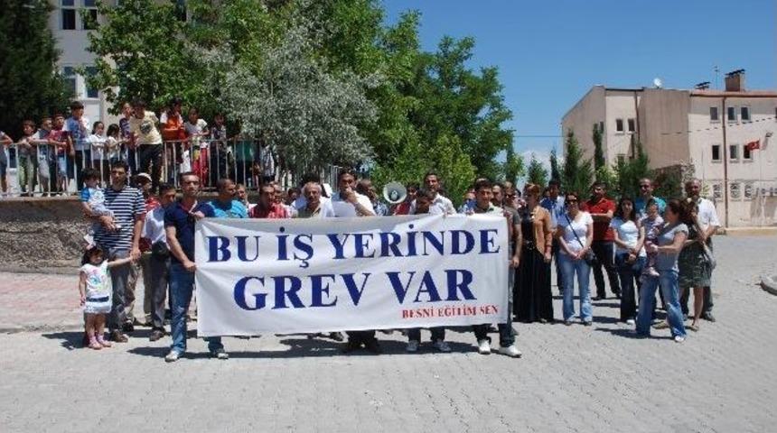 Kesk &Uuml;yeleri Besni&rsquo;de Grev Başlattı