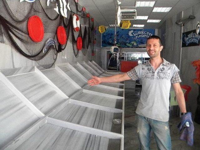 Balık&ccedil;ı Tezg&acirc;hları Boşaldı 1