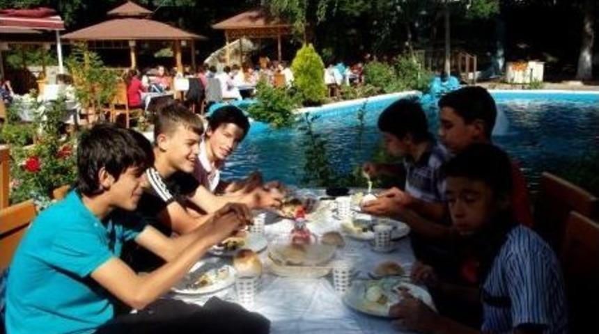 &Ouml;ğrencilere Kahvaltı