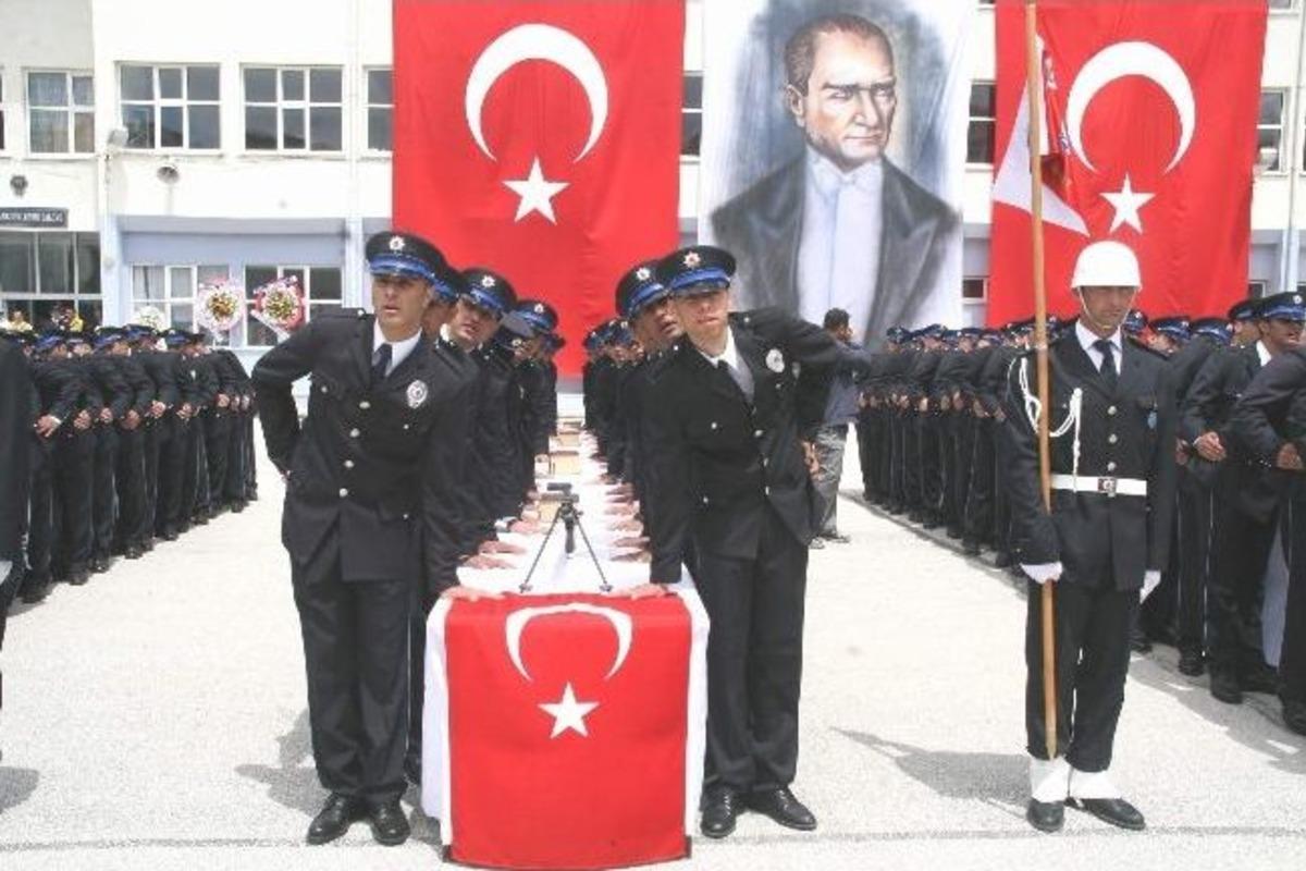 Yozgat Polis Meslek Y&uuml;ksekokulu'nda Mezuniyet Sevinci