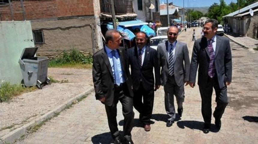 Vali G&uuml;ner, Akpazar Beldesini Ziyaret Etti