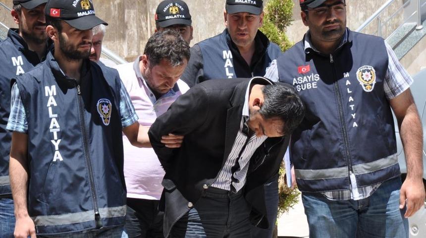 Sahte &Ccedil;eyrek Altınlarla Kuyumcuları Dolandıran Ş&uuml;pheliler Yakalandı