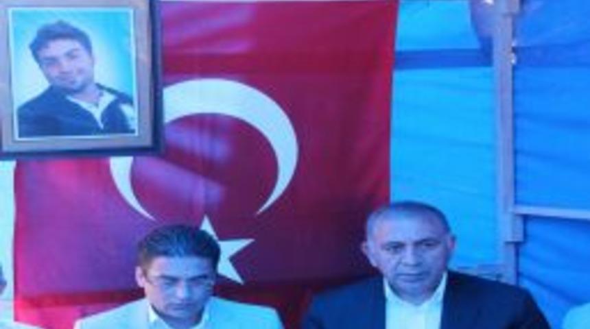 G&uuml;rsel Tekin, Eylemde &Ouml;len Gencin Ailesine Taziye Ziyaretinde Bulundu