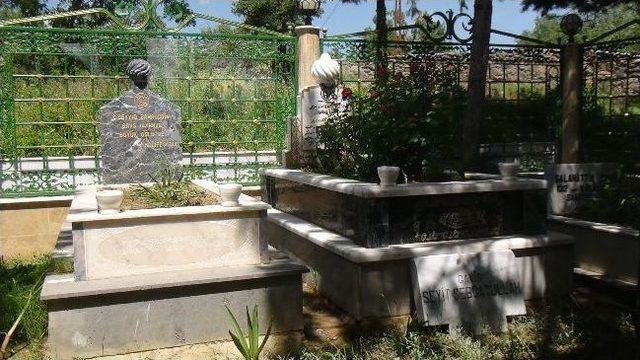 Gavs-i Hizan&rsquo;i Es Seyyyid Sibğetullah Arvasi Hazretlerinin T&uuml;rbesi Ziyaret&ccedil;i Akınına Uğruyor 3