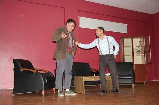 &Ouml;ğretmenlerden Tiyatro G&ouml;sterisi 1