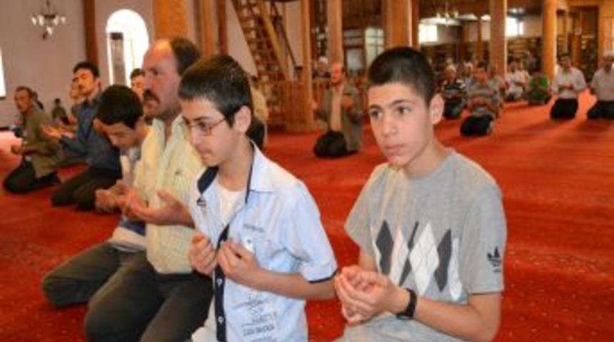 SBS Ve LYS'ye Girecek &Ouml;ğrenciler Dua Etti