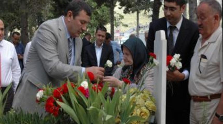 Esandağ Ve Duracık Mezarları Başında Anıldı