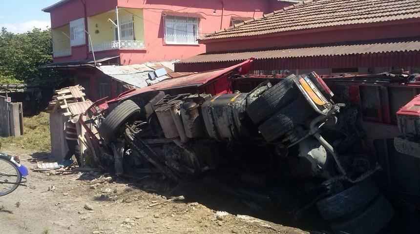 TIR Devrilmese Eve Girecekti