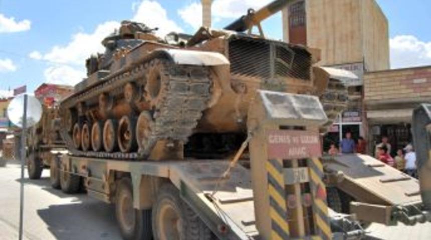 TSK, Suriye Kobani Sınırına Askeri Sevkiyat Ger&ccedil;ekleştirdi