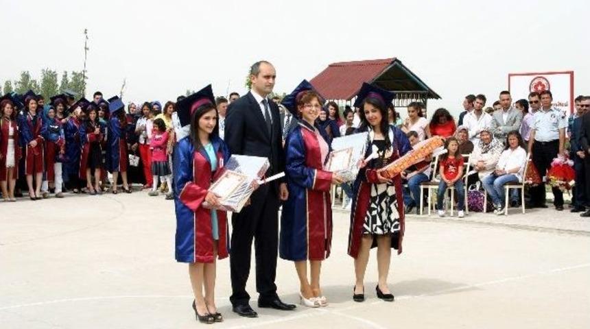 Gemerek Meslek Y&uuml;ksekokulu&rsquo;nda Mezuniyet Sevinci