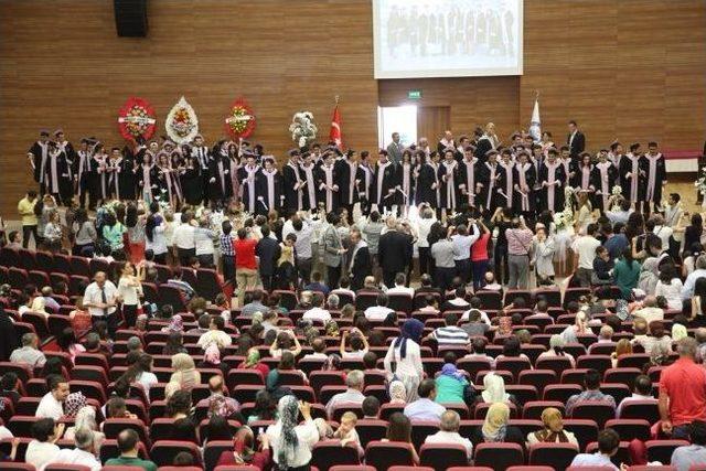 Asü Mühendislik Fakültesi'nde Mezuniyet Heyecanı