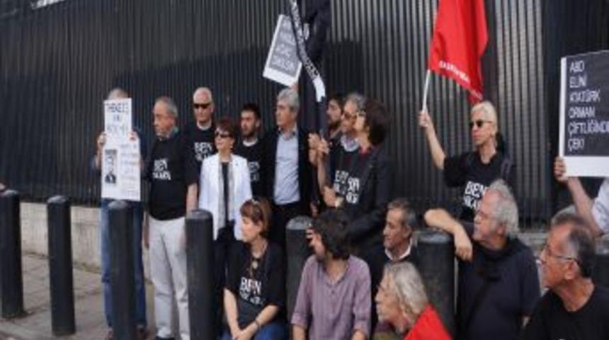 ABD B&uuml;y&uuml;kel&ccedil;iliği'ne Siyah &Ccedil;elenkli Tepki