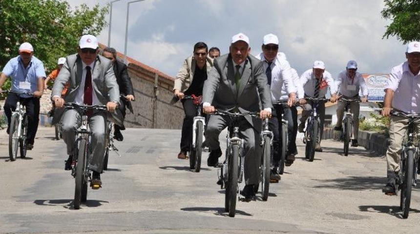 Vali Oğuz Çocuklarla Bisiklet Turuna Katıldı