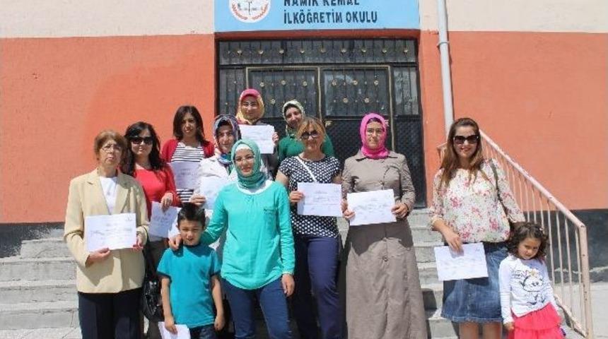 Akdağmadeni&rsquo;nde İşaret Dili Kursunu Tamamlayanlar Belgelerini Aldı