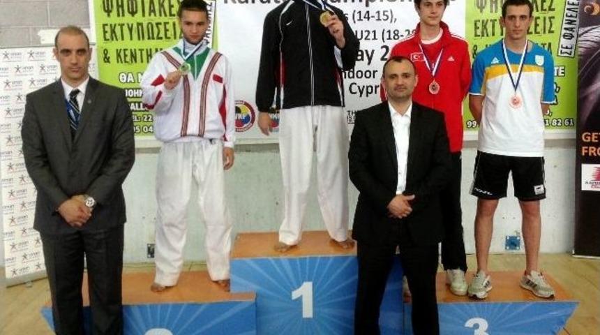 Karateciler Akdeniz &Uuml;&ccedil;&uuml;nc&uuml;s&uuml;