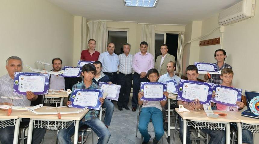 Maket U&ccedil;ak Kursunun Tamamlayan 30 Kişi Sertifika Aldı