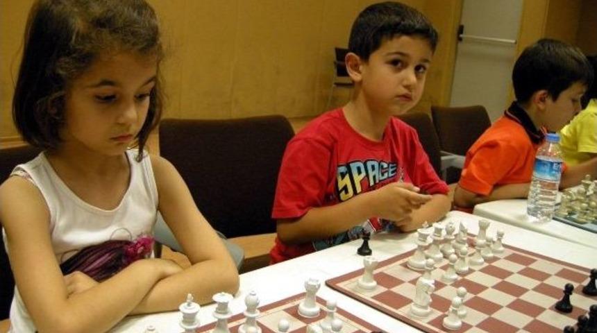 &Ouml;ğrenciler Arasında Satran&ccedil; Turnuvası D&uuml;zenlendi