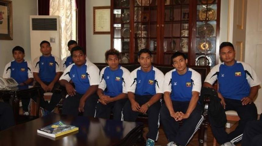 Myanmarlı G&uuml;reş&ccedil;iler Bursa&rsquo;da