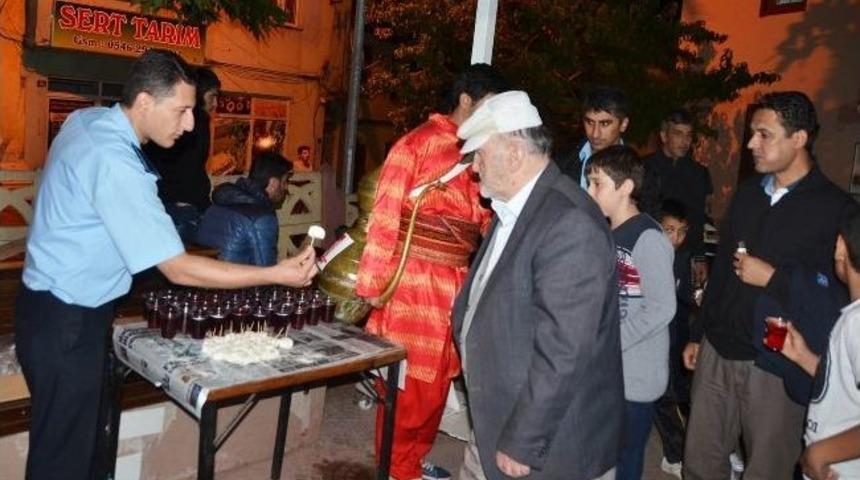 Bilecik Belediyesi'nden Mira&ccedil; Kandili'nde Şerbet Ve Lokum İkramı