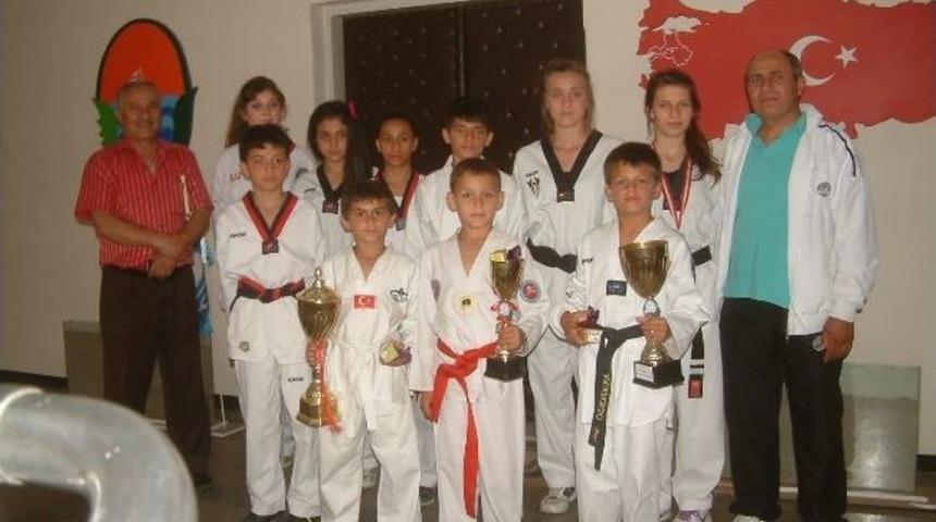 Başarılı Tekvandoculara Kaymakam Desteği