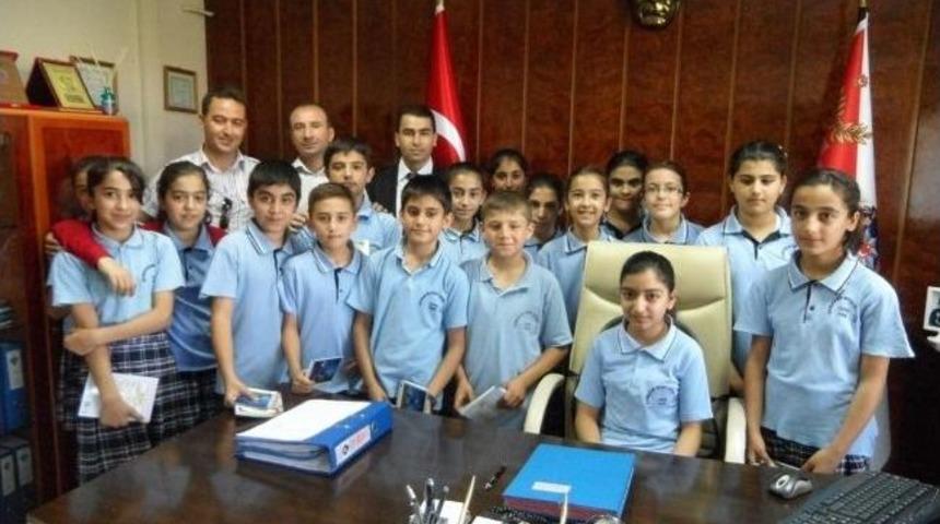 &Ouml;ğrenciler Yeni Emniyet M&uuml;d&uuml;r&uuml;n&uuml; Makamında Ziyaret Etti