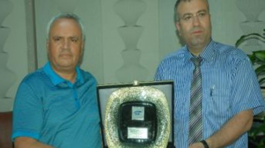 Uyumlu M&uuml;kelleflere Sgk&rsquo;dan Teşekk&uuml;r Plaketi