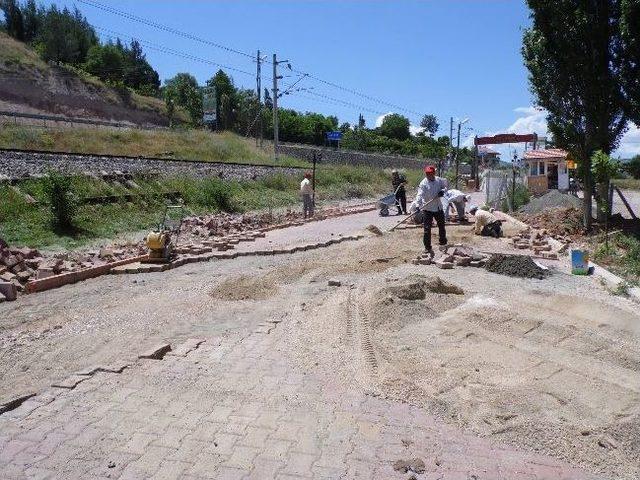 Gölbaşı Belediye Başkanı Personelleri İle Doğa Parkını Temizledi