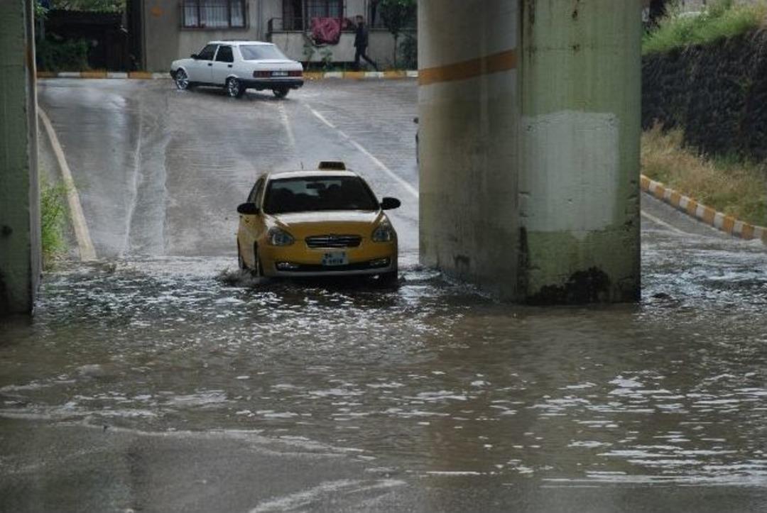 Yaz Yağmuru Su Baskınlarına Neden Oldu