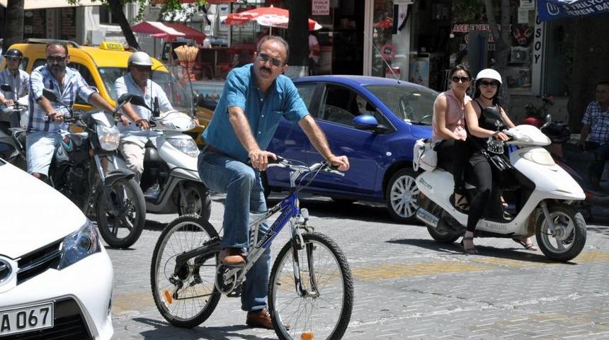 Başkan Saatcı Programlarına Bisikletle Gitti