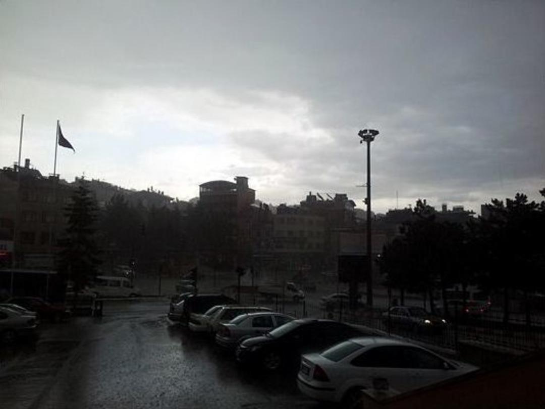 Tosya&rsquo;da Aniden Bastıran Yağmur Hayatı Fel&ccedil; Etti